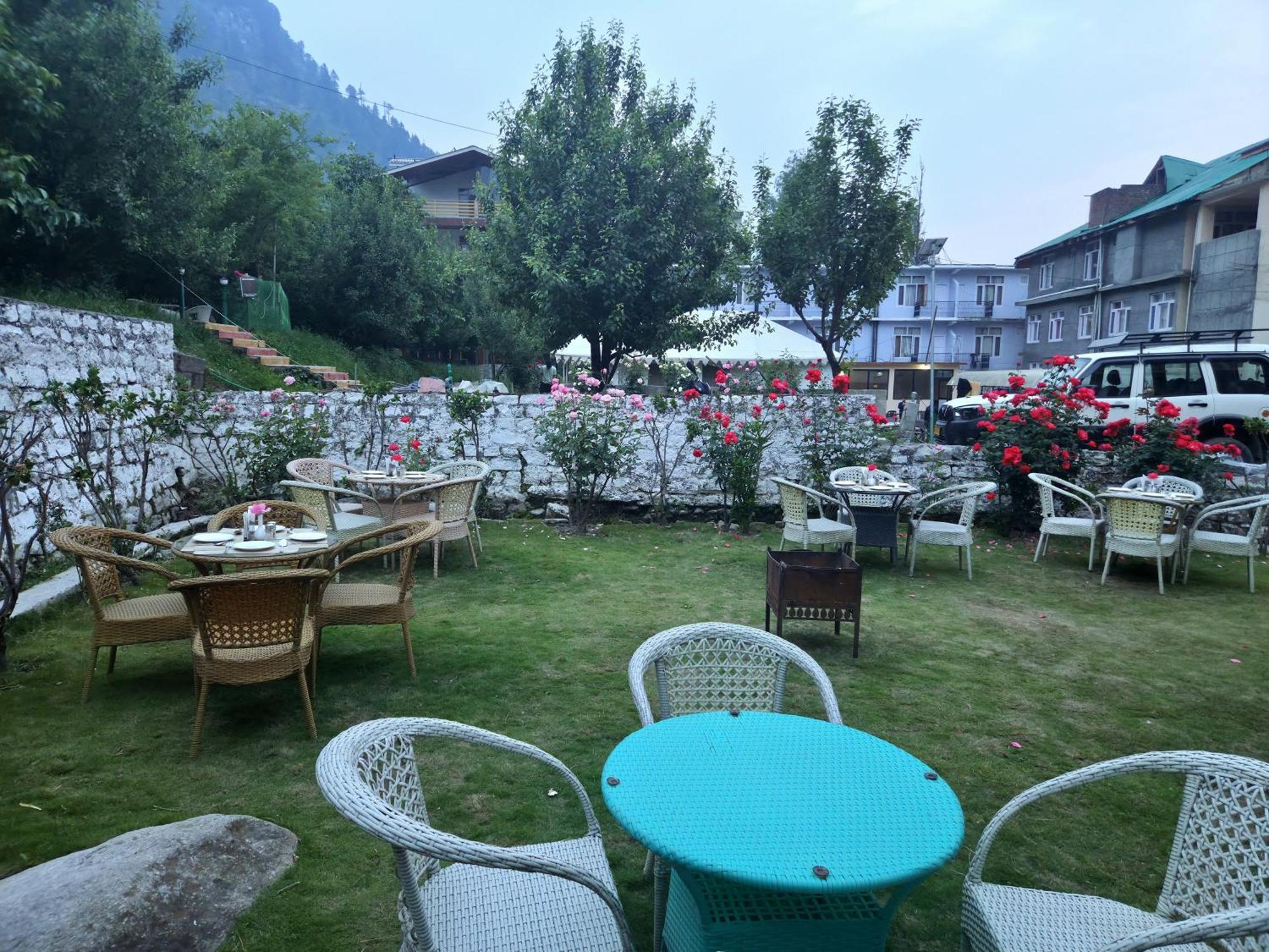 Hill River Resort By West Western Manāli Zewnętrze zdjęcie
